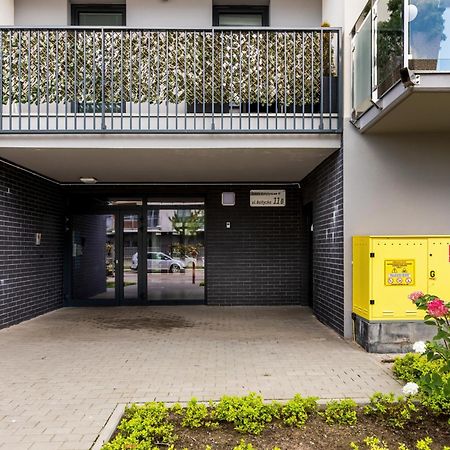 Color Apartments Apartament Black & White Колобжег Экстерьер фото