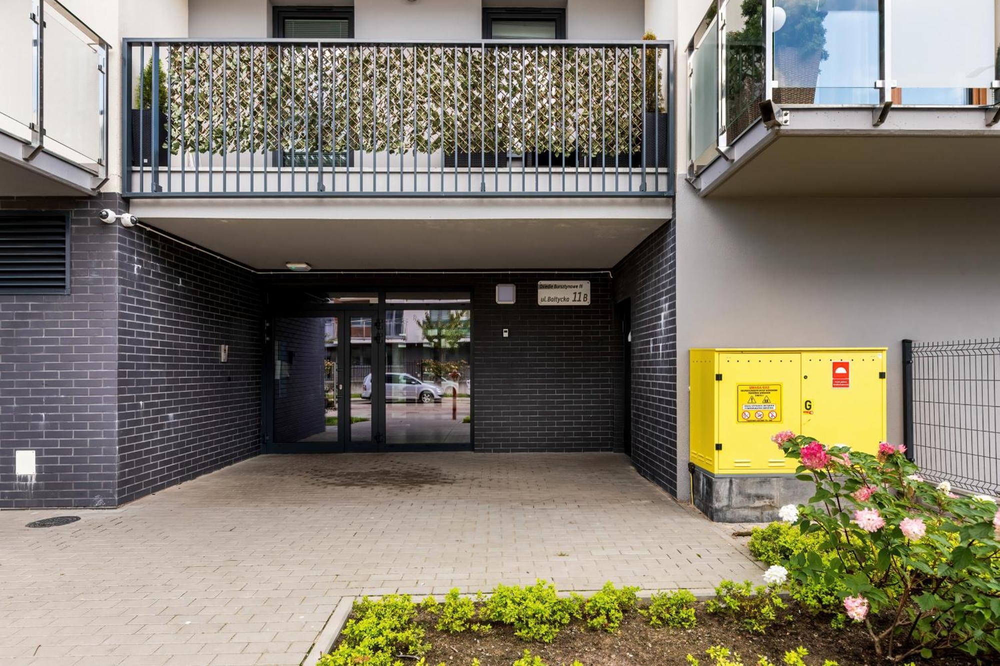 Color Apartments Apartament Black & White Колобжег Экстерьер фото