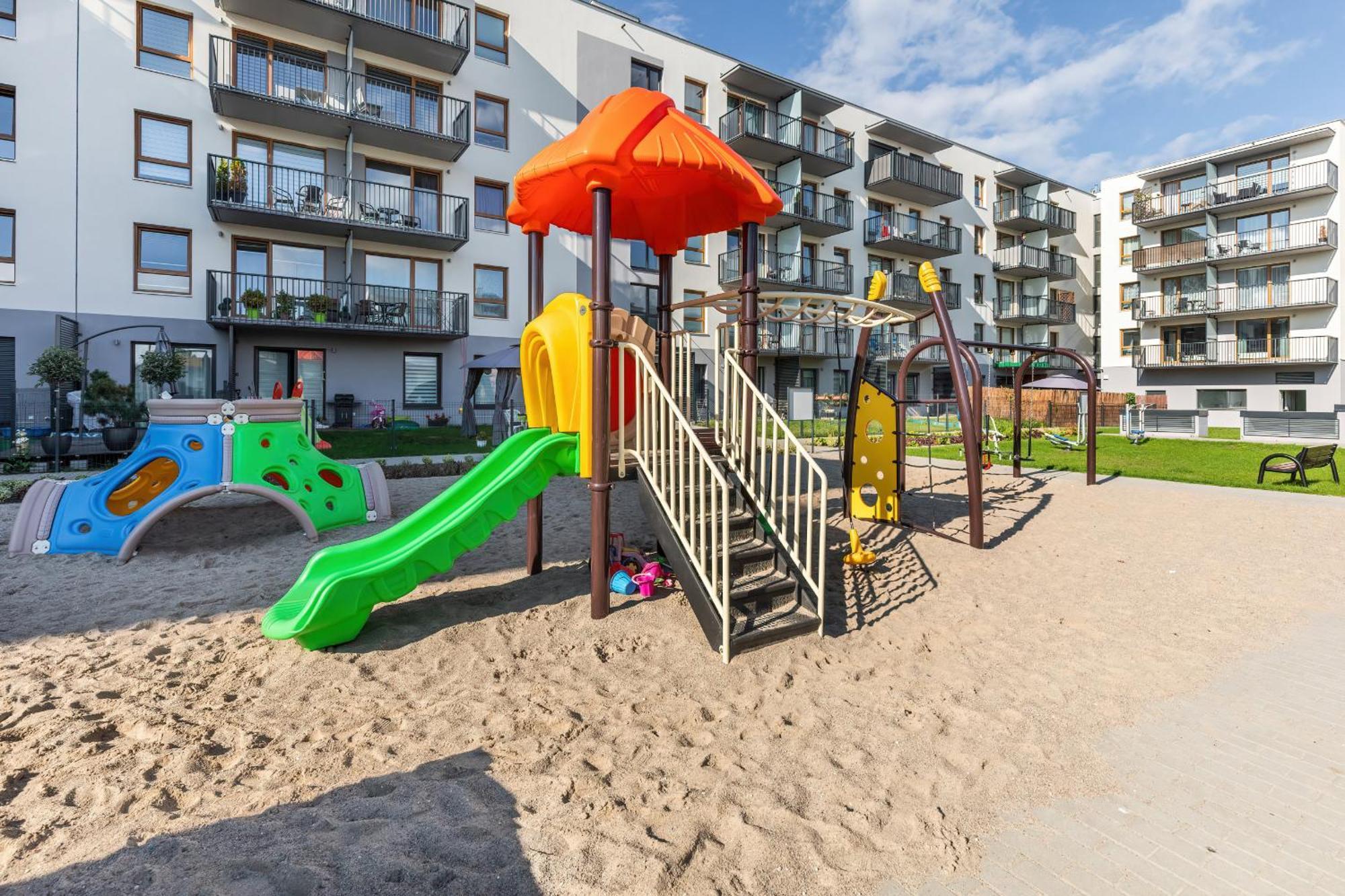 Color Apartments Apartament Black & White Колобжег Экстерьер фото