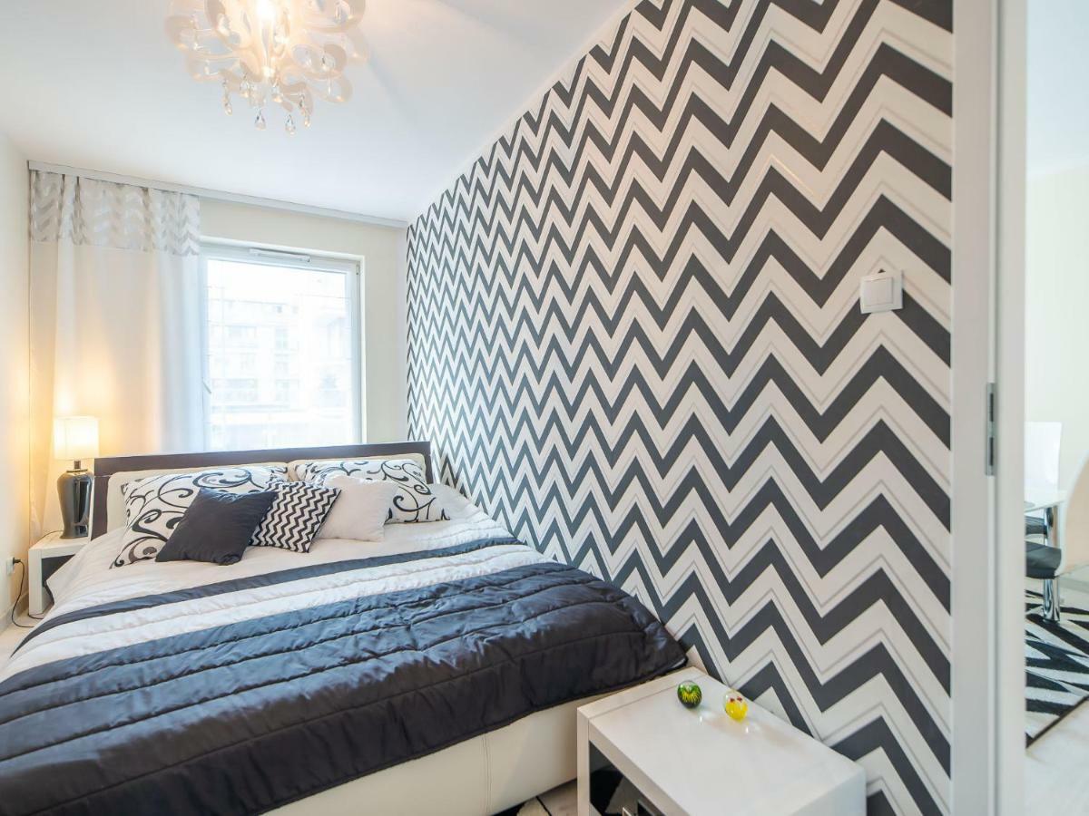 Color Apartments Apartament Black & White Колобжег Экстерьер фото