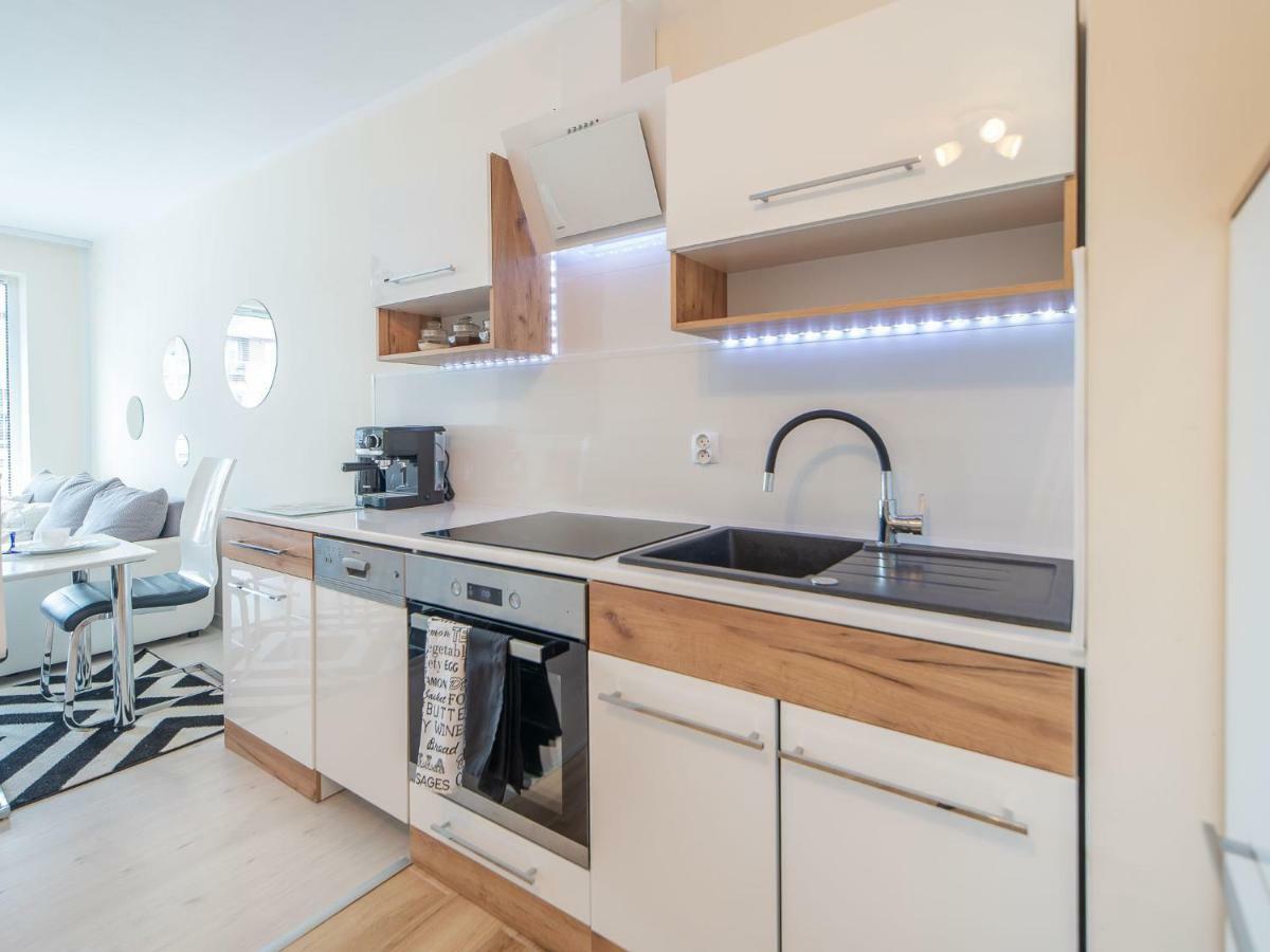 Color Apartments Apartament Black & White Колобжег Экстерьер фото
