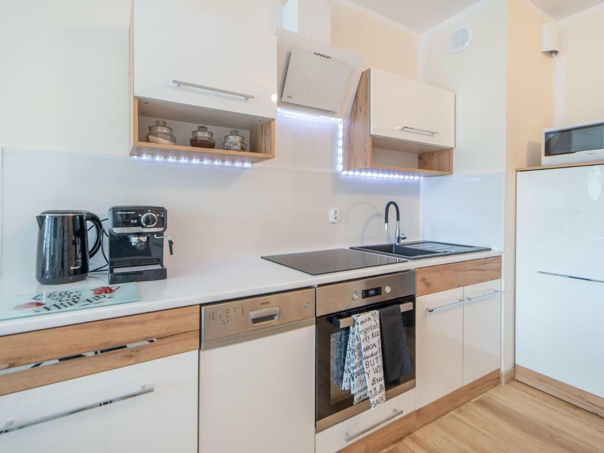 Color Apartments Apartament Black & White Колобжег Экстерьер фото